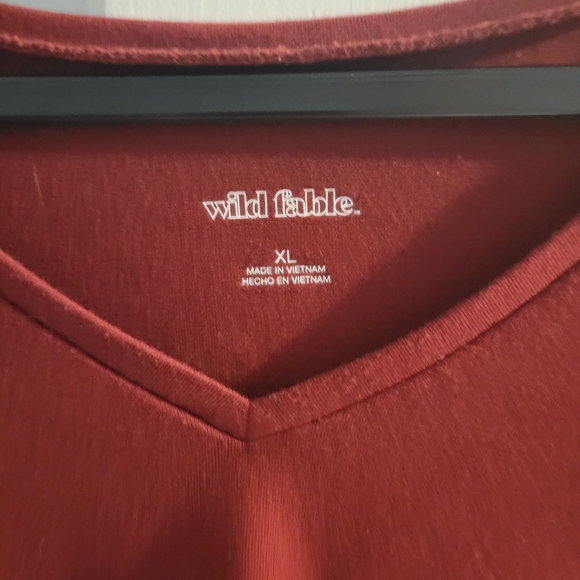 Red cropped v-neck - Picture 3 of 3